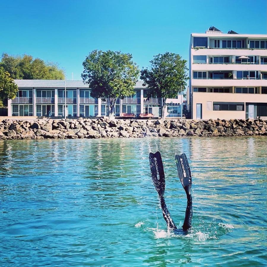 Zorba Waterfront Motel Batemans Bay Buitenkant foto