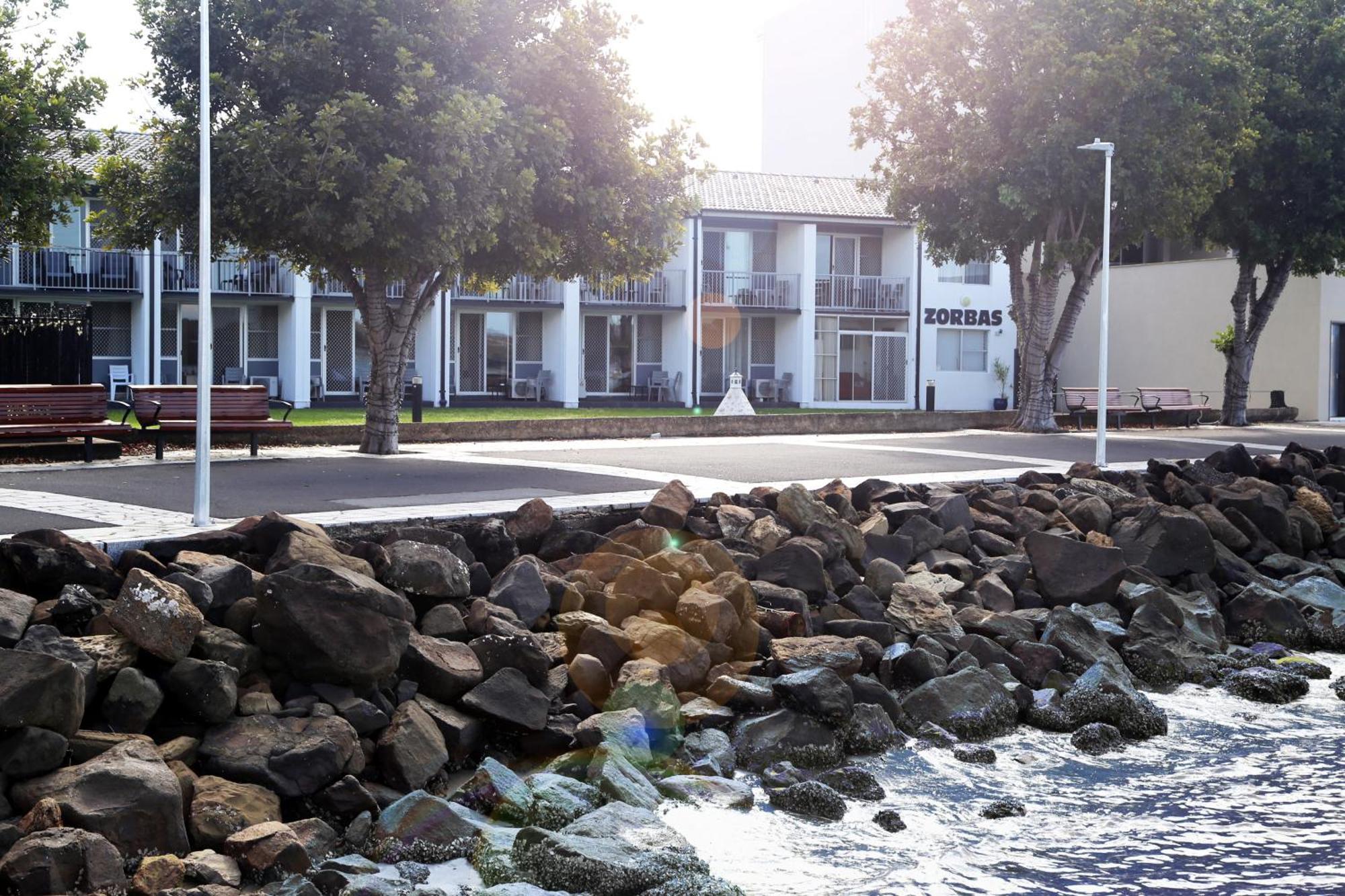 Zorba Waterfront Motel Batemans Bay Buitenkant foto